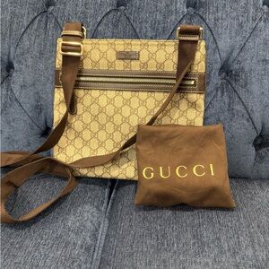 Gucci crossbody brand new bag with pouch!